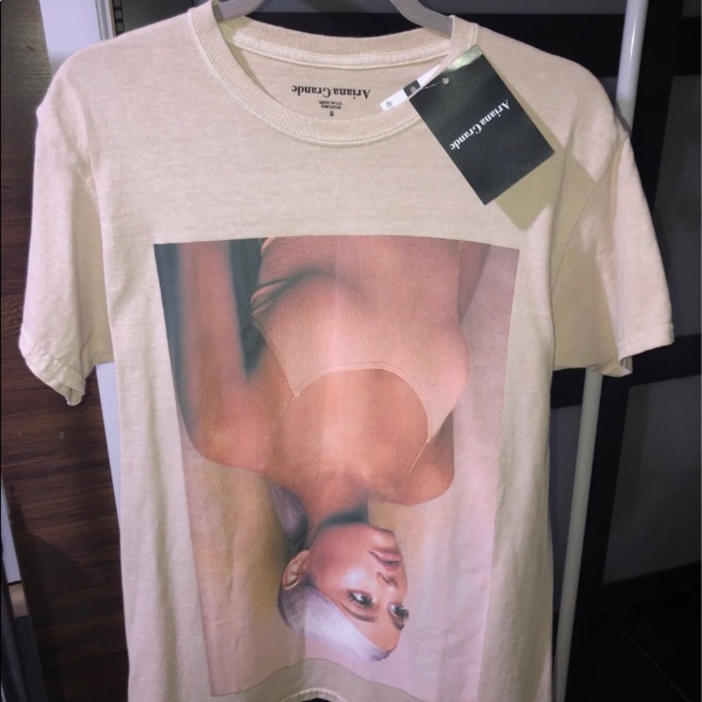 NWT ariana grande sweetener album shirt